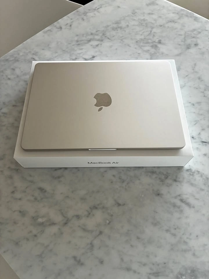 MacBook Air M4 (2025) 13" — 256GB; 16GB RAM