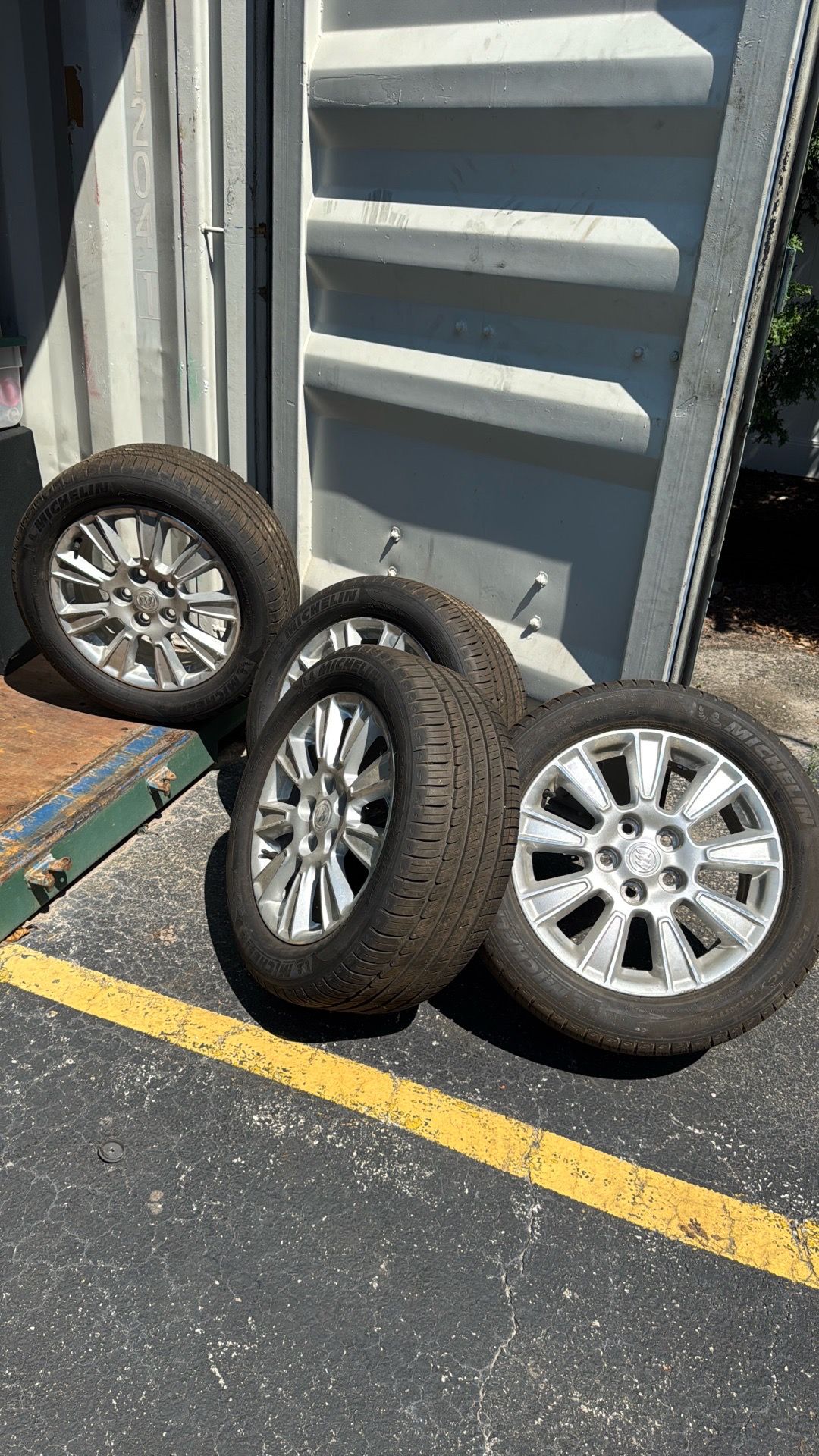 Buick Michelin 2010 Wheels & Tires LIKE NEW 200 miles only