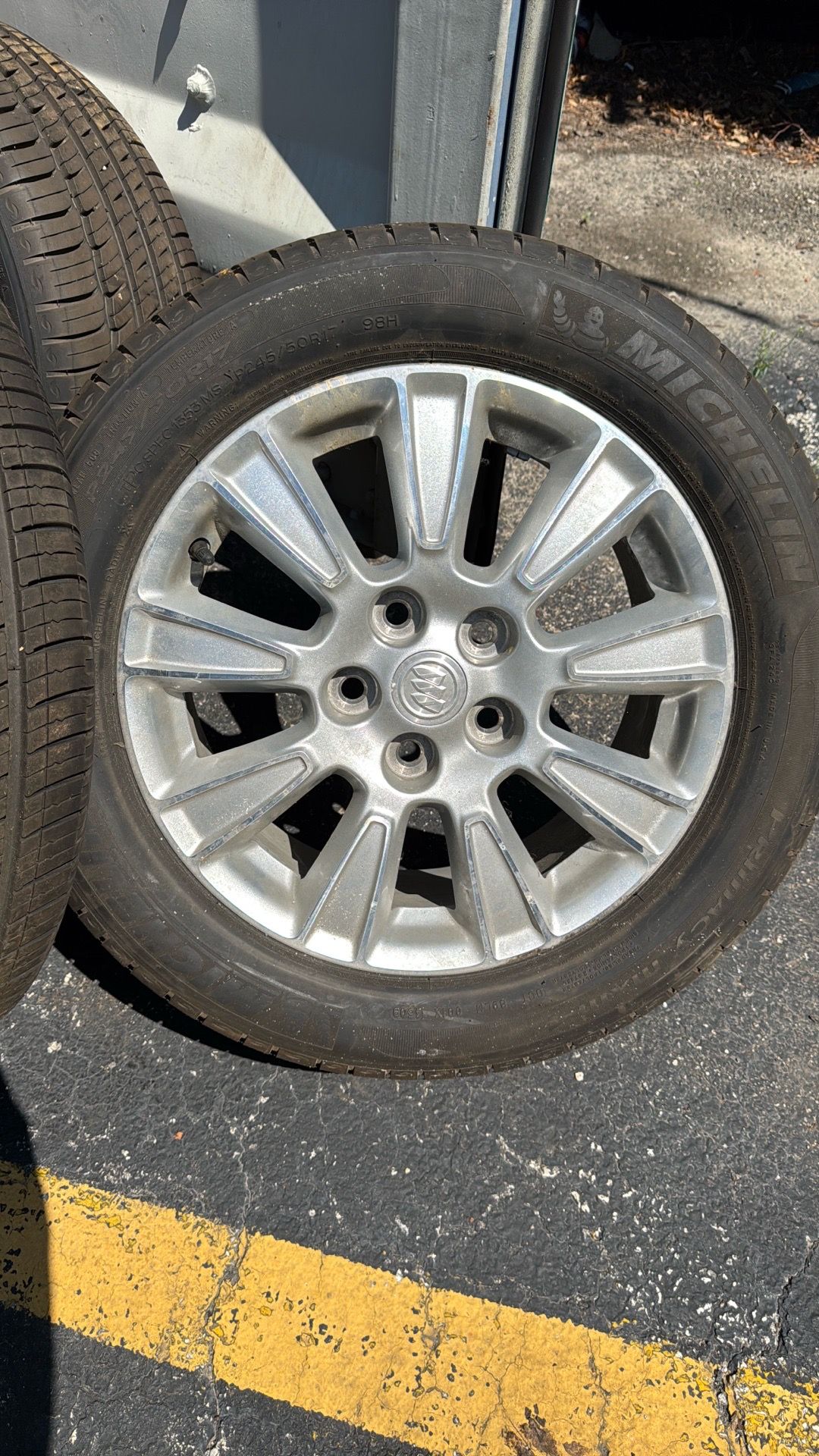 Buick Michelin 2010 Wheels & Tires LIKE NEW 200 miles only - photo 3