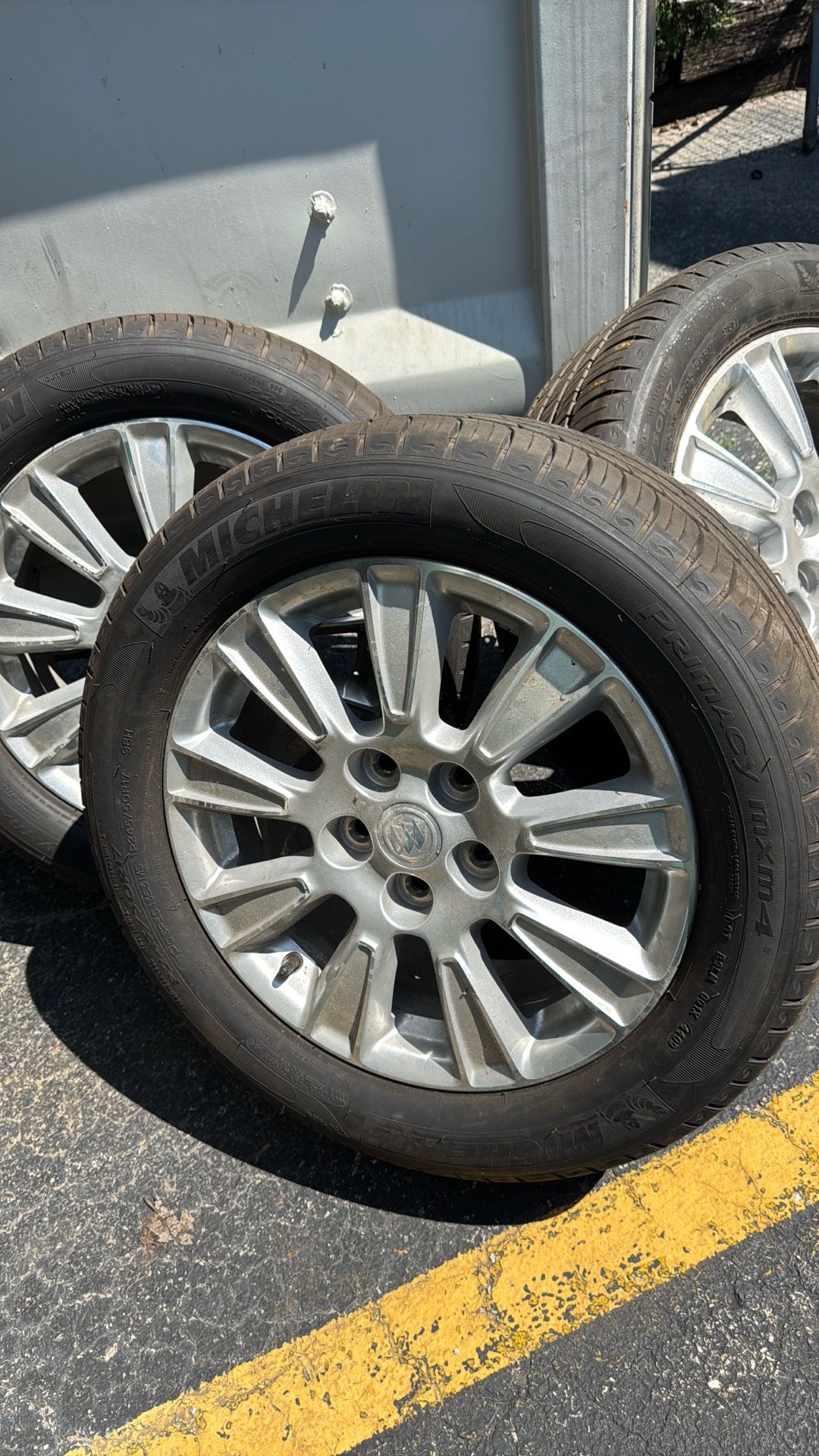 Buick Michelin 2010 Wheels & Tires LIKE NEW 200 miles only - photo 4