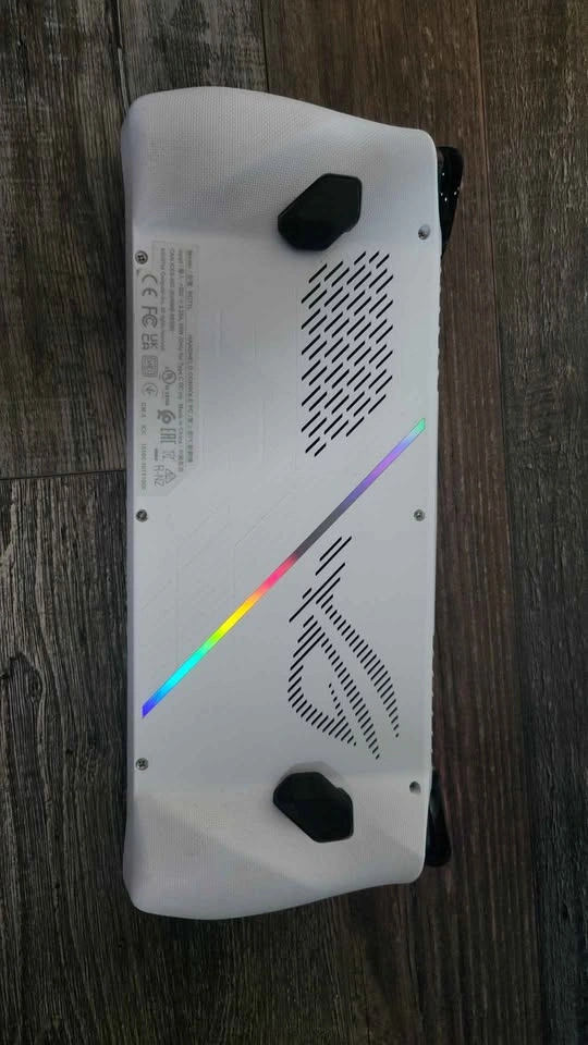 ASUS ROG Ally Z1 Extreme (1TB Upgraded SSD) Bundle - photo 4