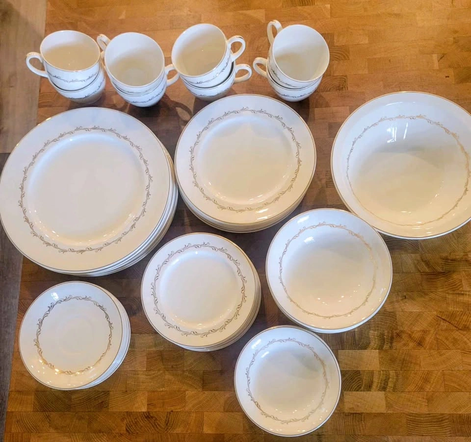 Vintage Johnsons Brother Dinnerware - photo 2