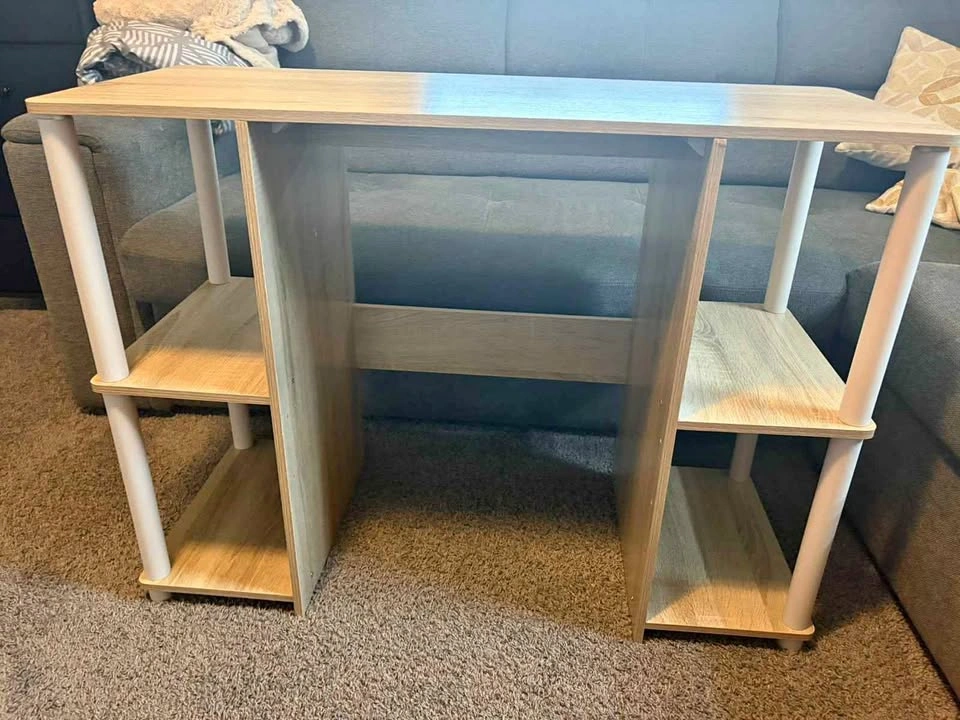 Desk with shelves