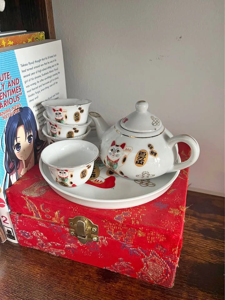 vintage Chinese Maneki-neko tea set