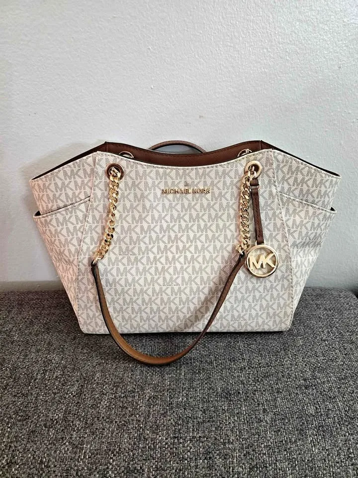 Michael Kors Purse thumbnail