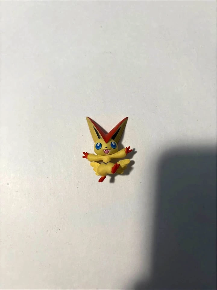 Pokemon Victini figure