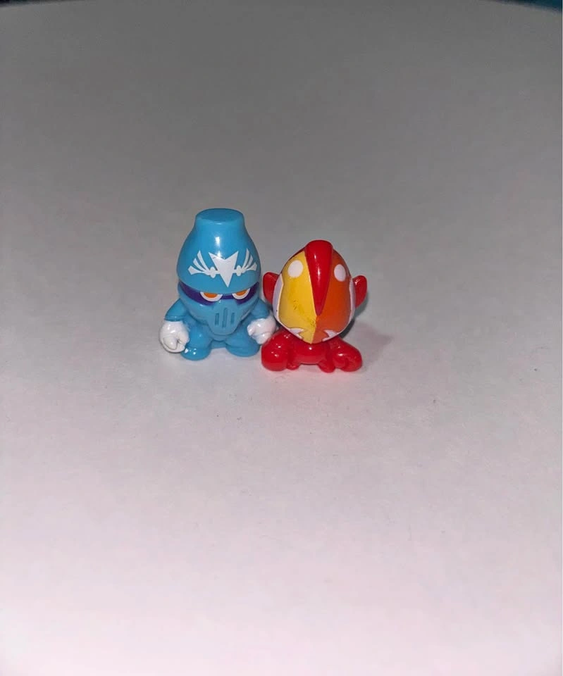 Gogo's Crazy Bones figures #1 and 6
