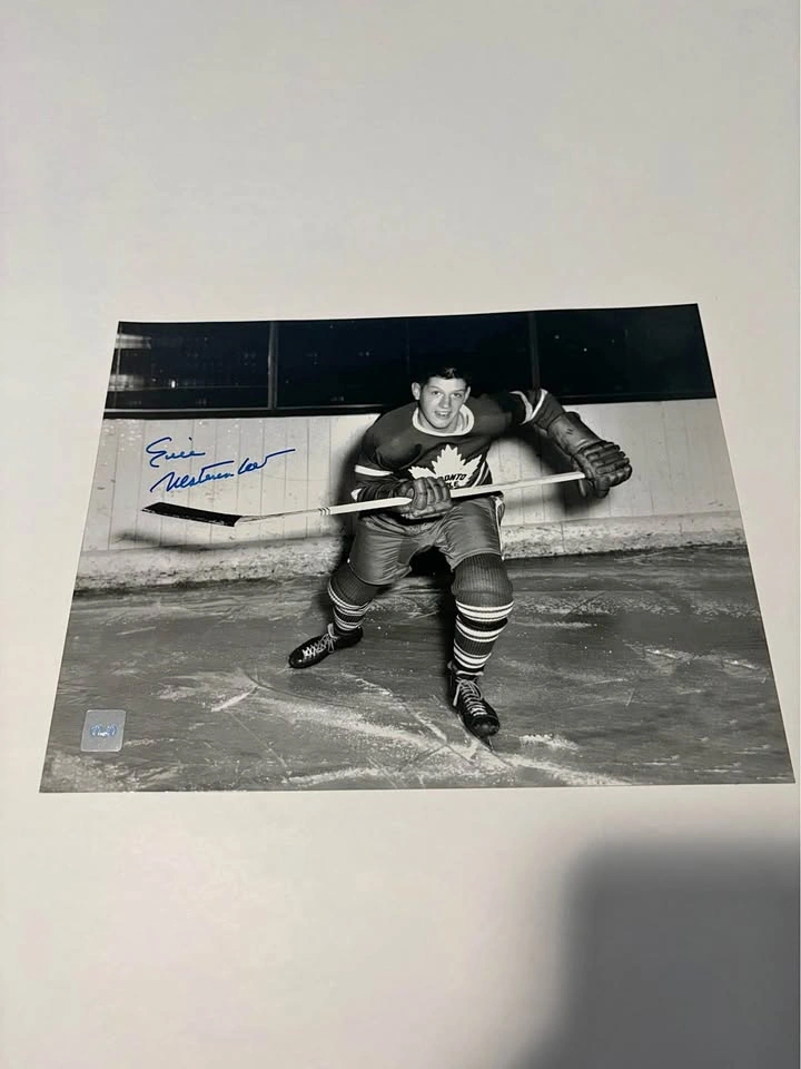 Eric Nesterenko autographed 8x10 photo