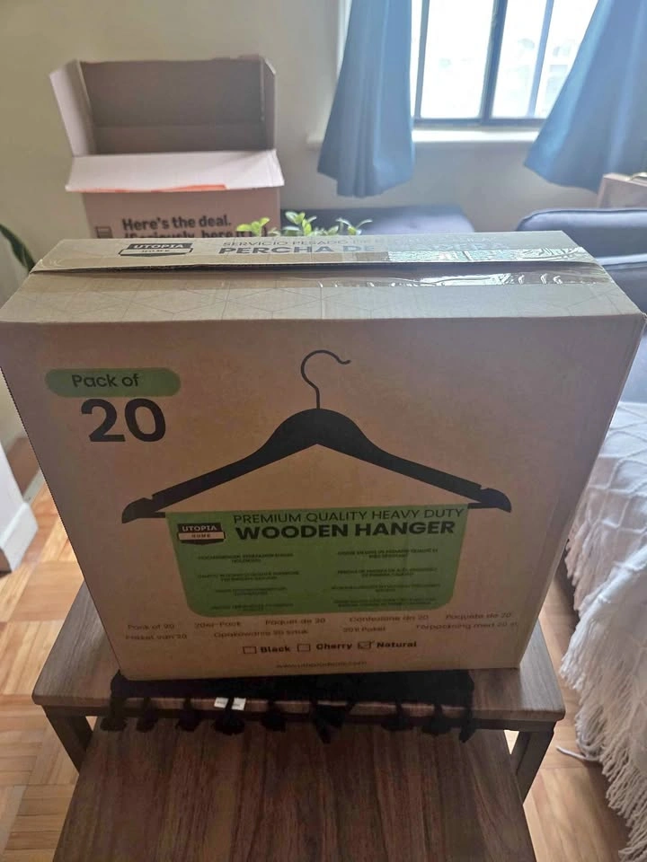 BNIB Utopia Premium Wooden Hangers 20 Pack