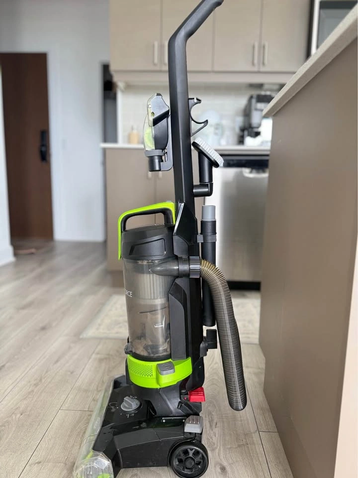 Bissell PowerForce Rewind Pet Vacuum - photo 2