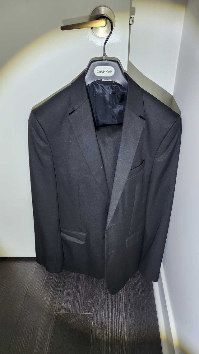 Calvin Klein Black 2-Piece Suit – Excellent Condition – 40R