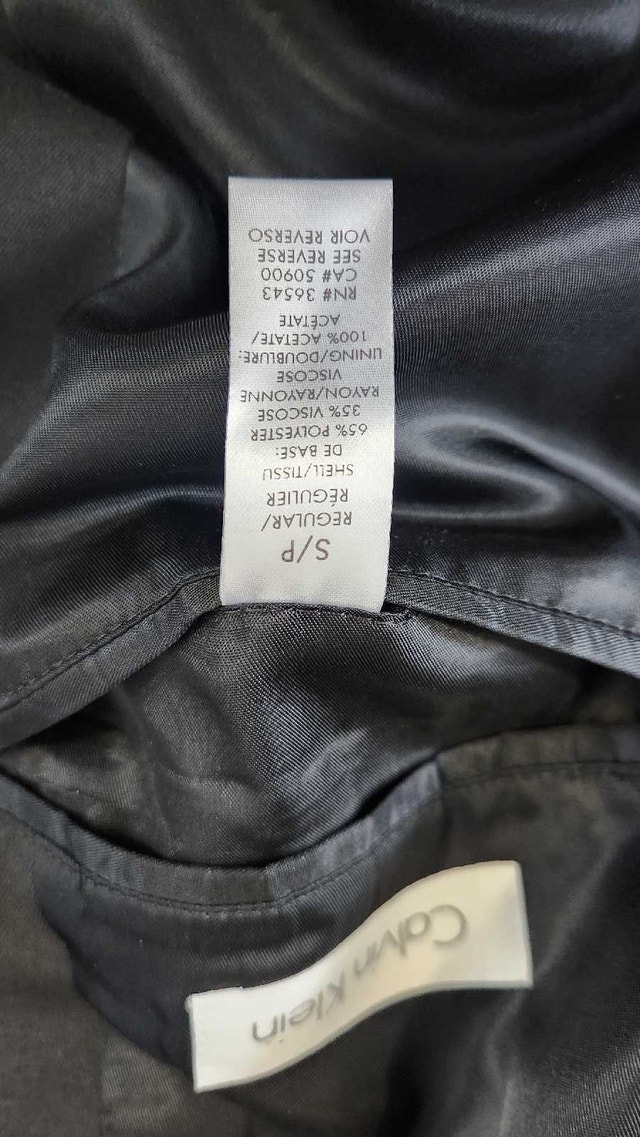 Calvin Klein Black 2-Piece Suit – Excellent Condition – 40R - photo 3