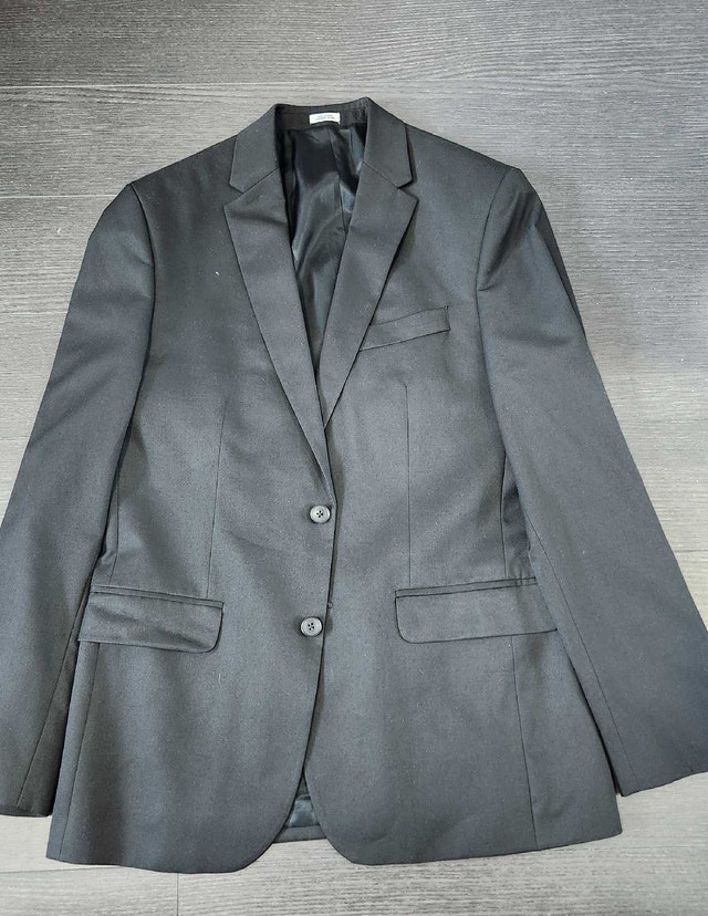 Men's Calvin Klein Black 2-Piece Suit – Excellent Condition - photo 4