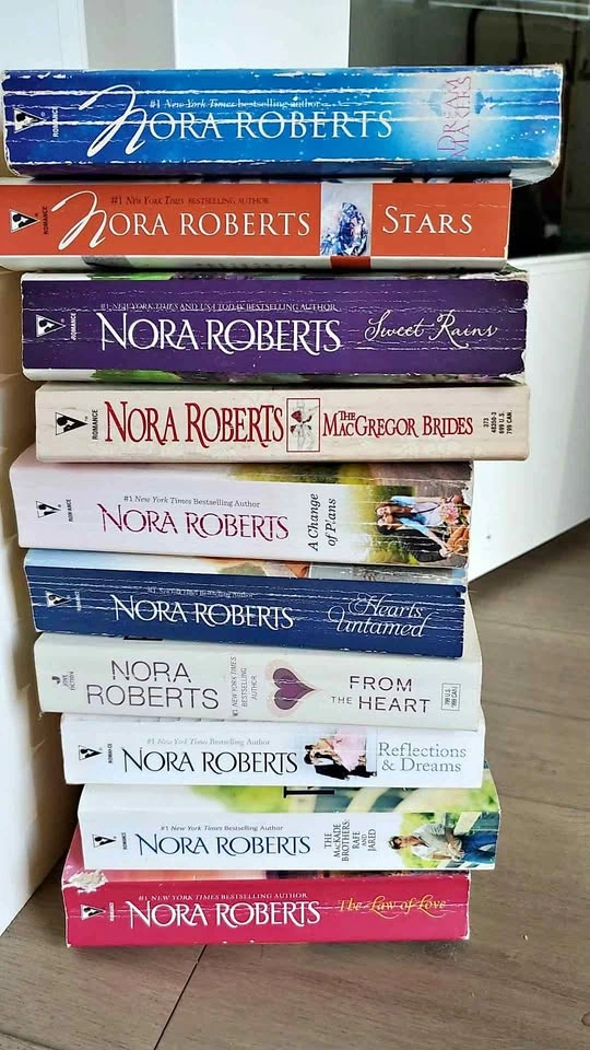 Lot of 10 Nora Roberts Romance Novels