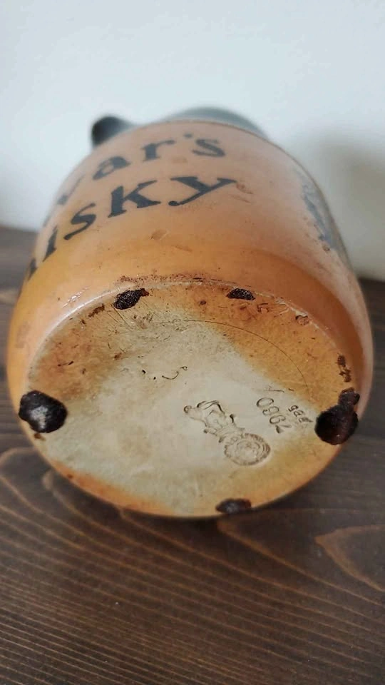 Antique Doulton Lambeth Dewar's Whisky Stoneware Jug - photo 4