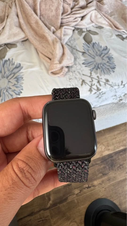 Apple Watch Series 4 with 5 Bands 44mm - photo 3