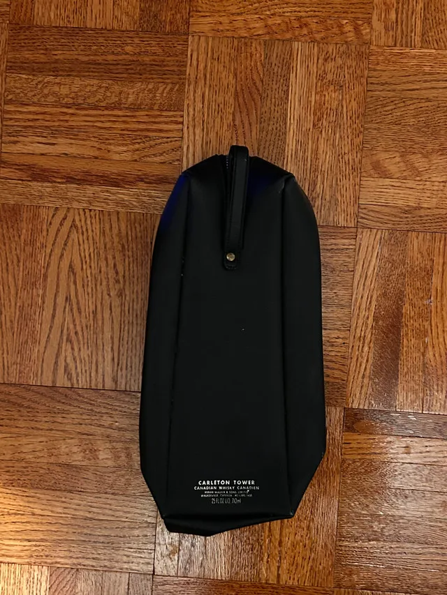 Carleton Tower Toiletry Bag image indicator(2)