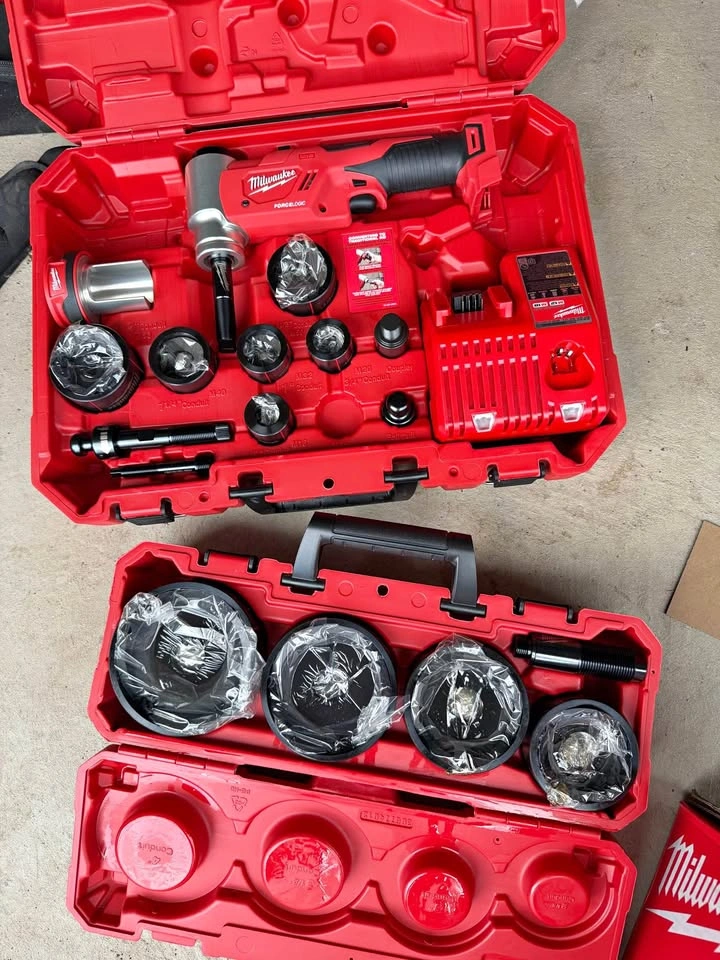 Milwaukee knockout tool kit