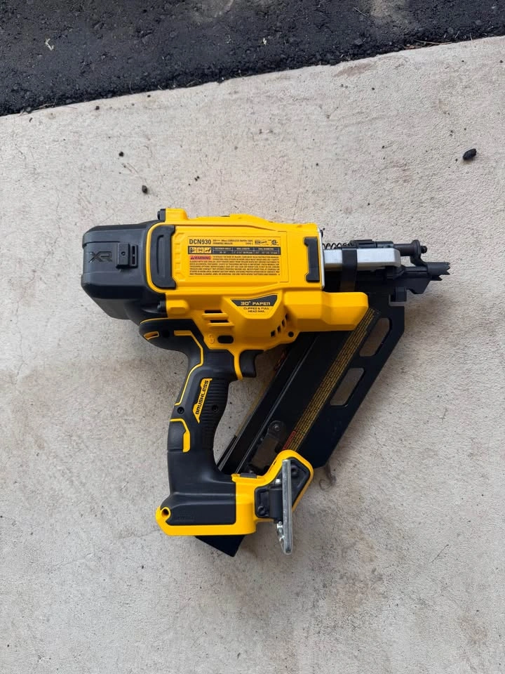 Dewalt Nail Gun - photo 2
