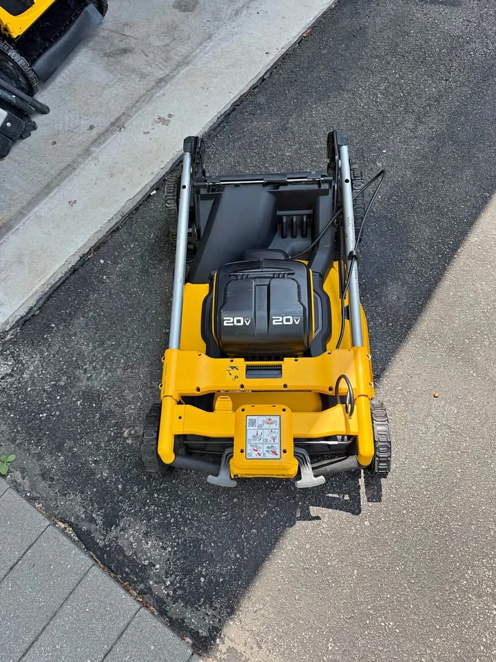 Dewalt Self-Propelled Lawn Mower