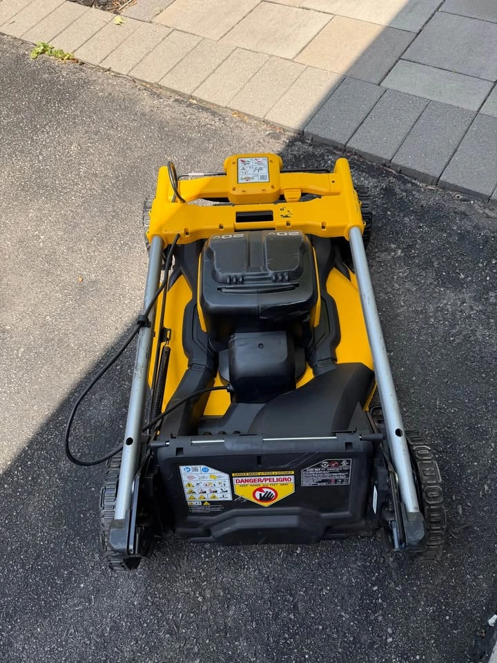 Dewalt Self-Propelled Lawn Mower - photo 2
