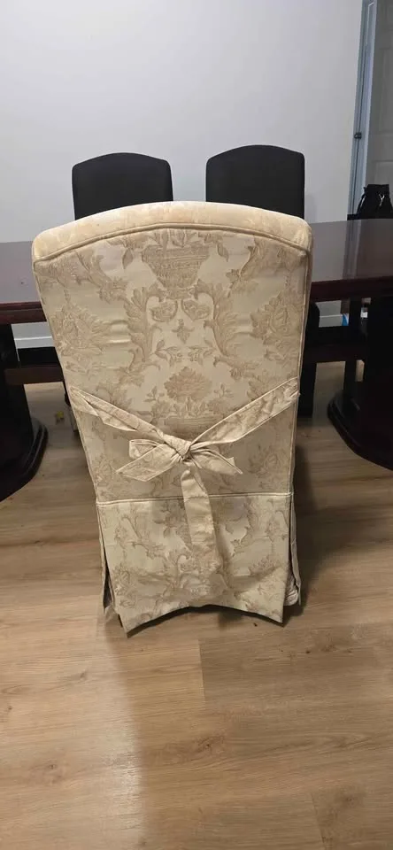 Dining room wood table and chairs image indicator(6)