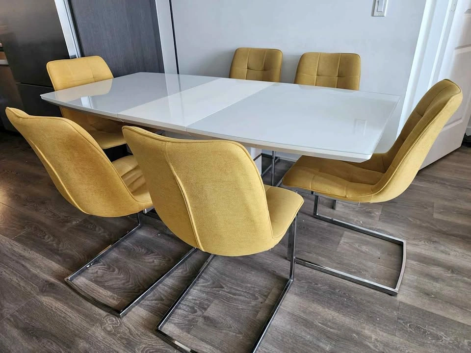 Dining Table with 6 chairs