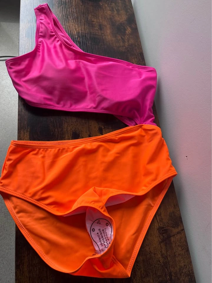 Retro 90’s One Sleeve Bathing Suit - photo 3