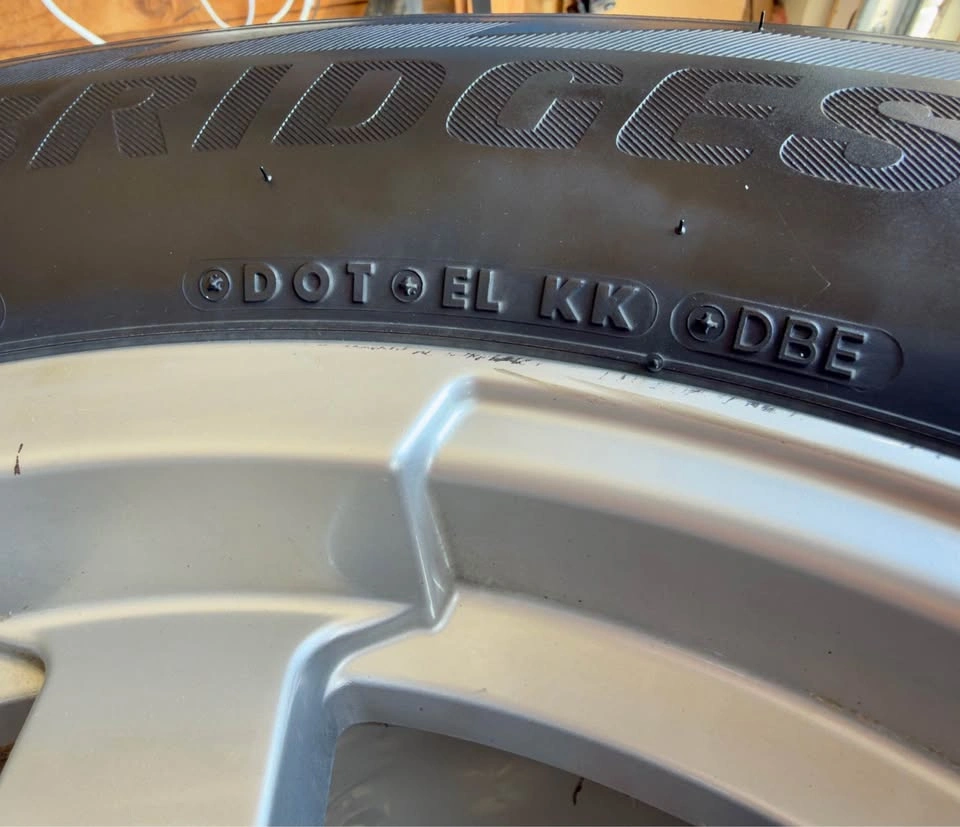 4 Bridgestone Blizzak DM-V2 Winter Tires on Alloy Rims - photo 5