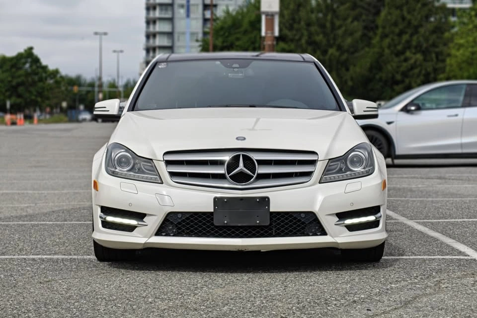 2012 Mercedes-Benz c300 4matic - full load! - photo 2