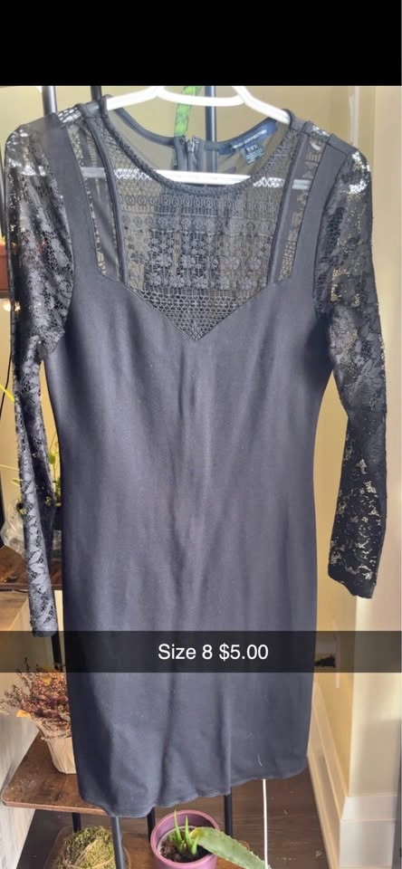 Lace detail dress size 8