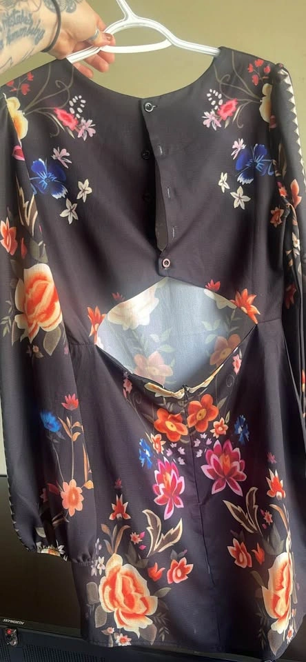 lightweight mini dress with button up cut-out back design size M - photo 2