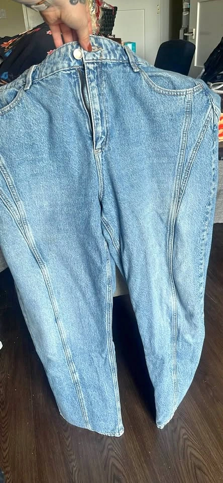 Jeans size 32 (Relaxed style/30 long)