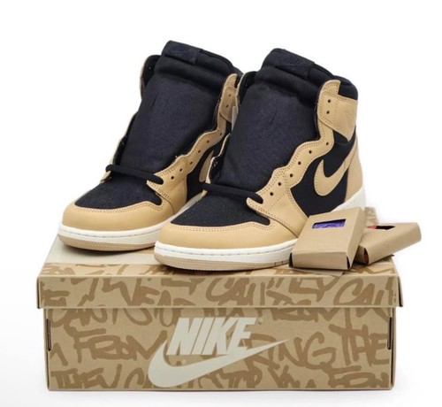 Jordan Air Jordan 1 Retro High OG Heirloom Tan/Black/Sail