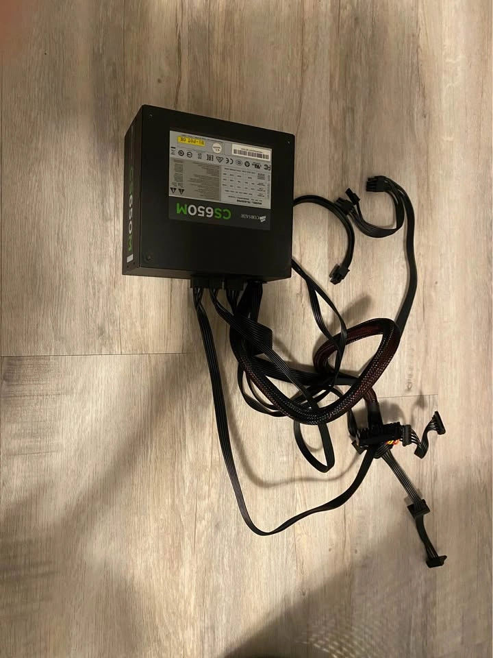 Corsair 650 Watt Semi Modular PSU - photo 2