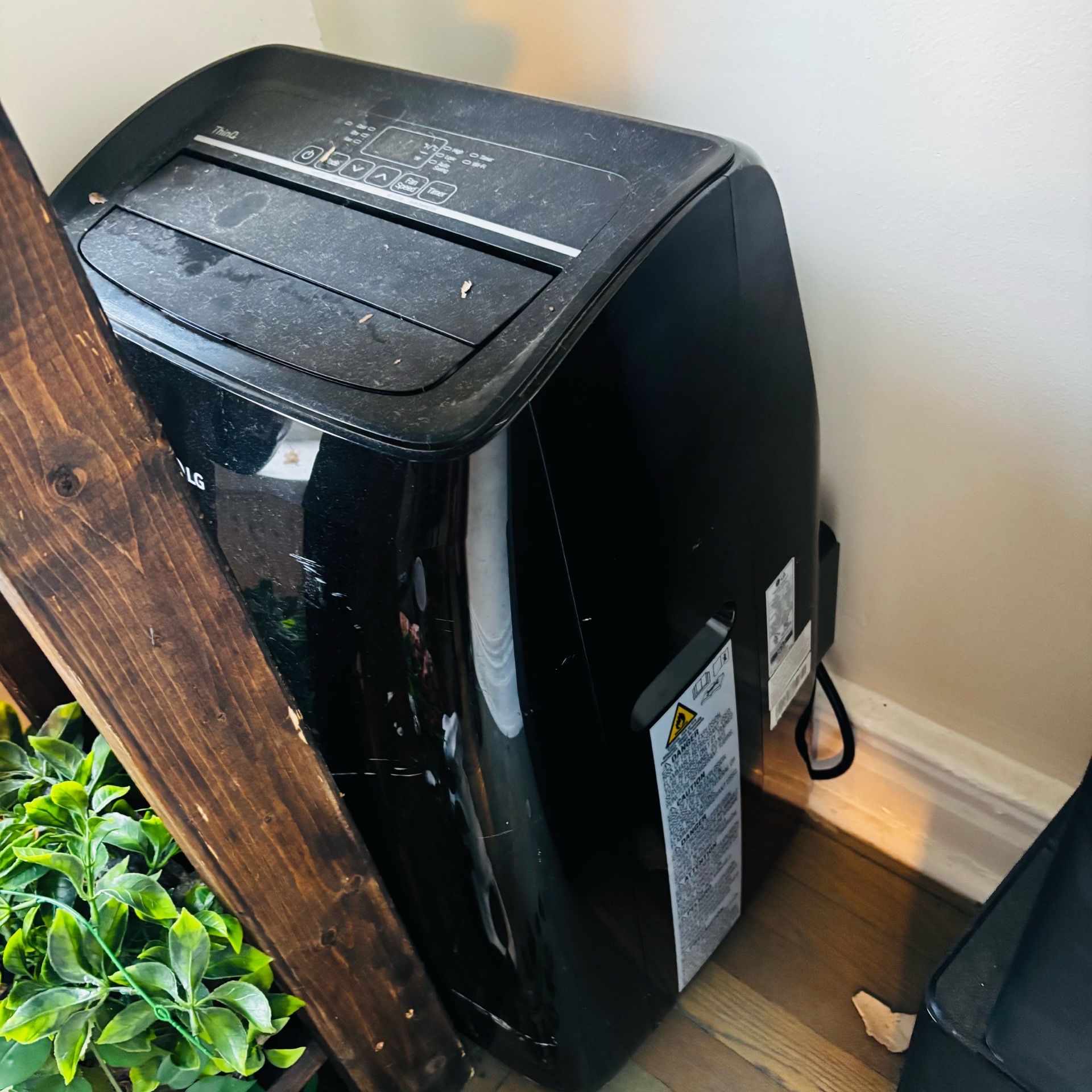 14,000 BTU Portable Air Conditioner (Cooling & Heating)