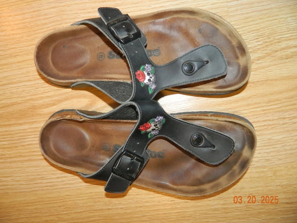 WOMENS SOFTMOC SKULL THONG SANDAL..size 8...VGUC-EUC - photo 2