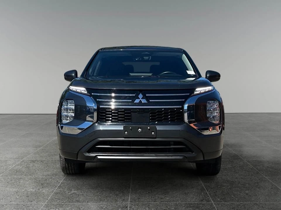 2025 Mitsubishi Outlander - photo 3