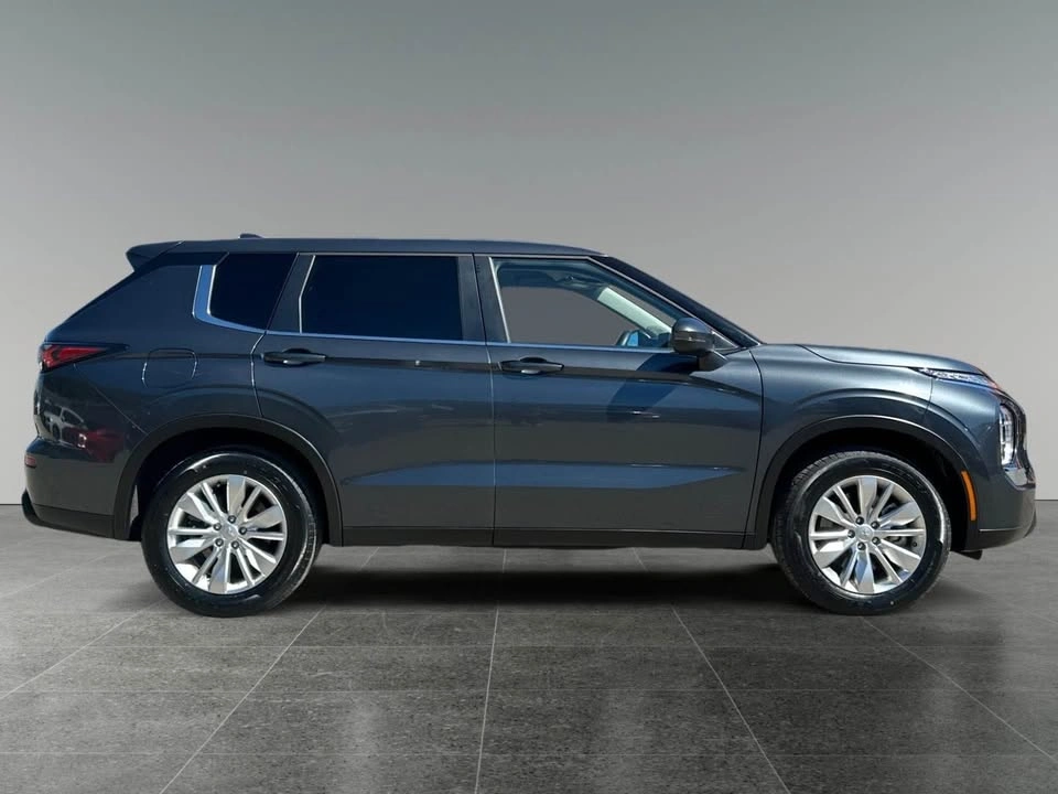 2025 Mitsubishi Outlander - photo 5