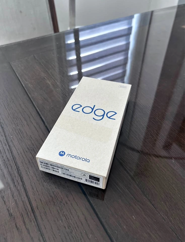 Sealed Motorola Edge (2024) 256GB Midnight Blue