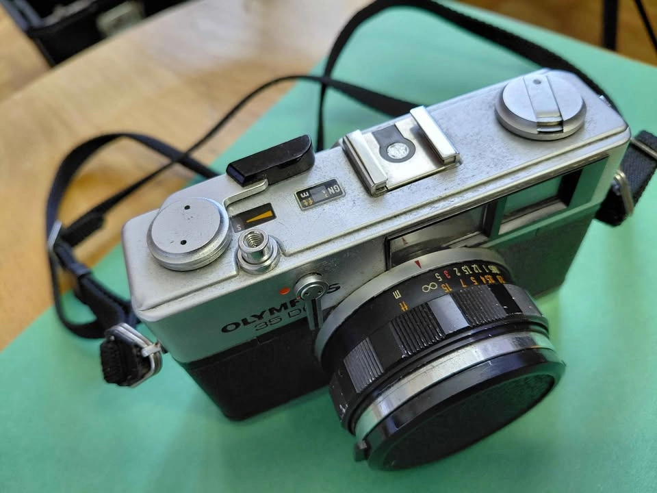 FOR SALE Vintage Olympus 35 DC Range Finder Camera - photo 2