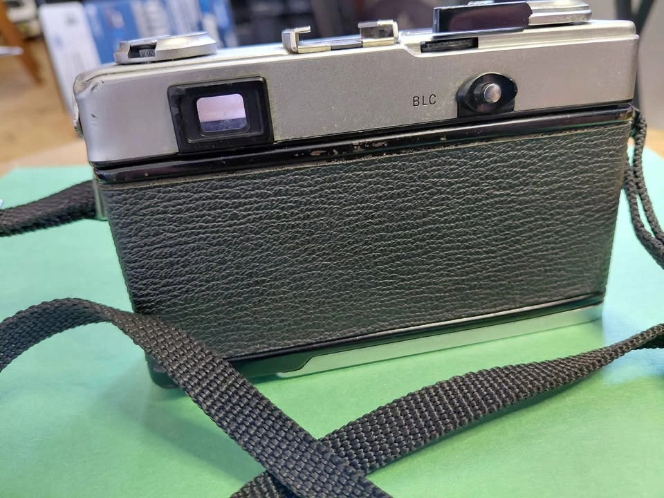FOR SALE Vintage Olympus 35 DC Range Finder Camera - photo 4