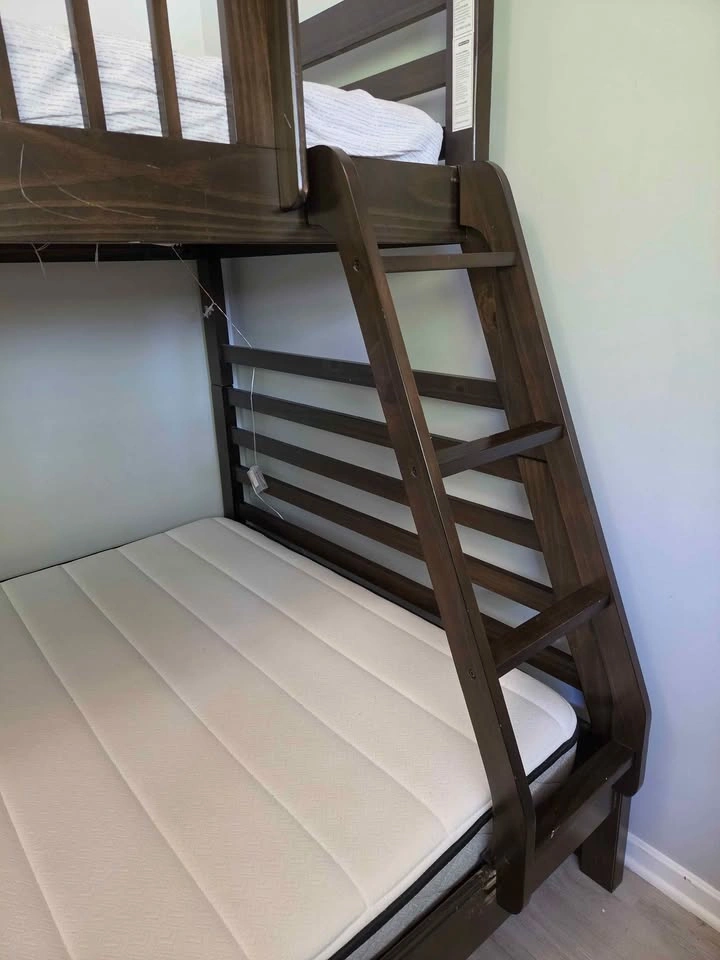 Bunk bed w/ mattresses - photo 2