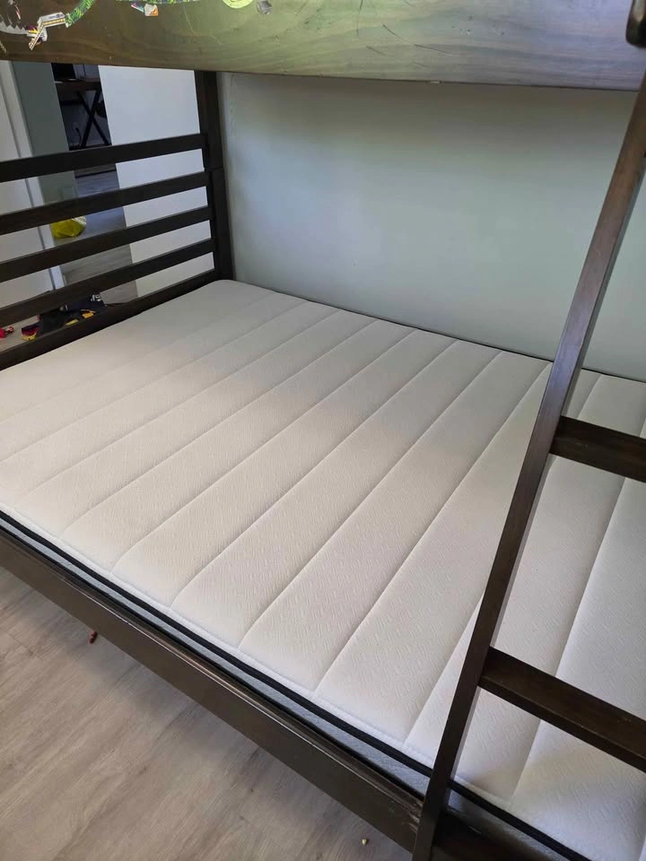 Bunk bed w/ mattresses - photo 3