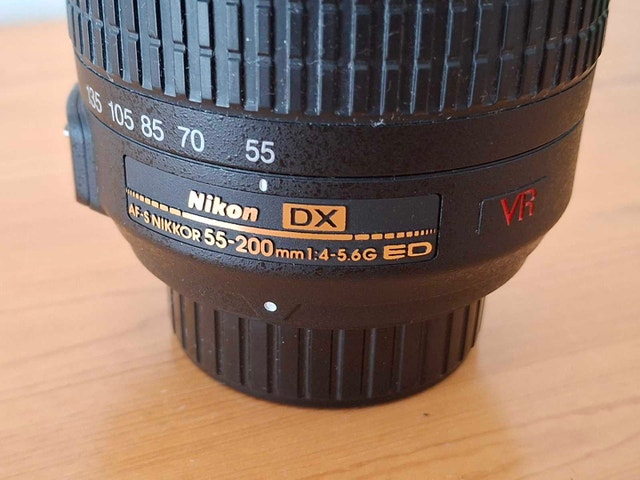 Nikkor DX AF-S 55-200mm G ED VR telephoto zoom lens