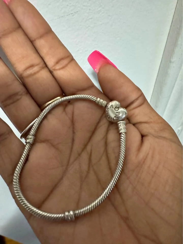 Size 6.5 Pandora Moments sterling silver heart clasp bracelet