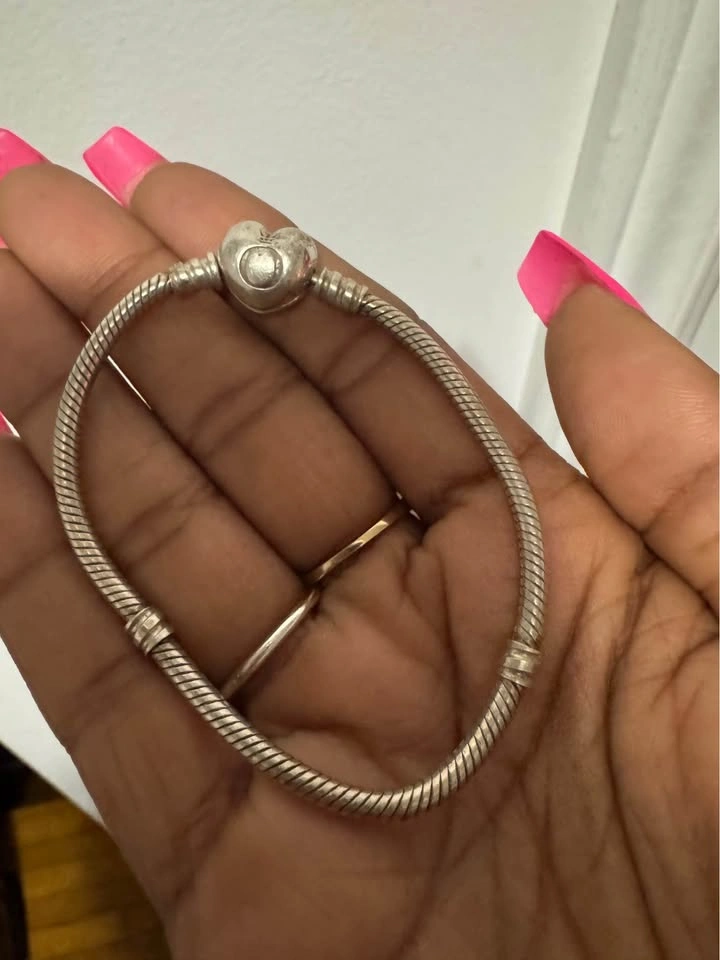 Size 6.5 Pandora Moments sterling silver heart clasp bracelet - photo 2