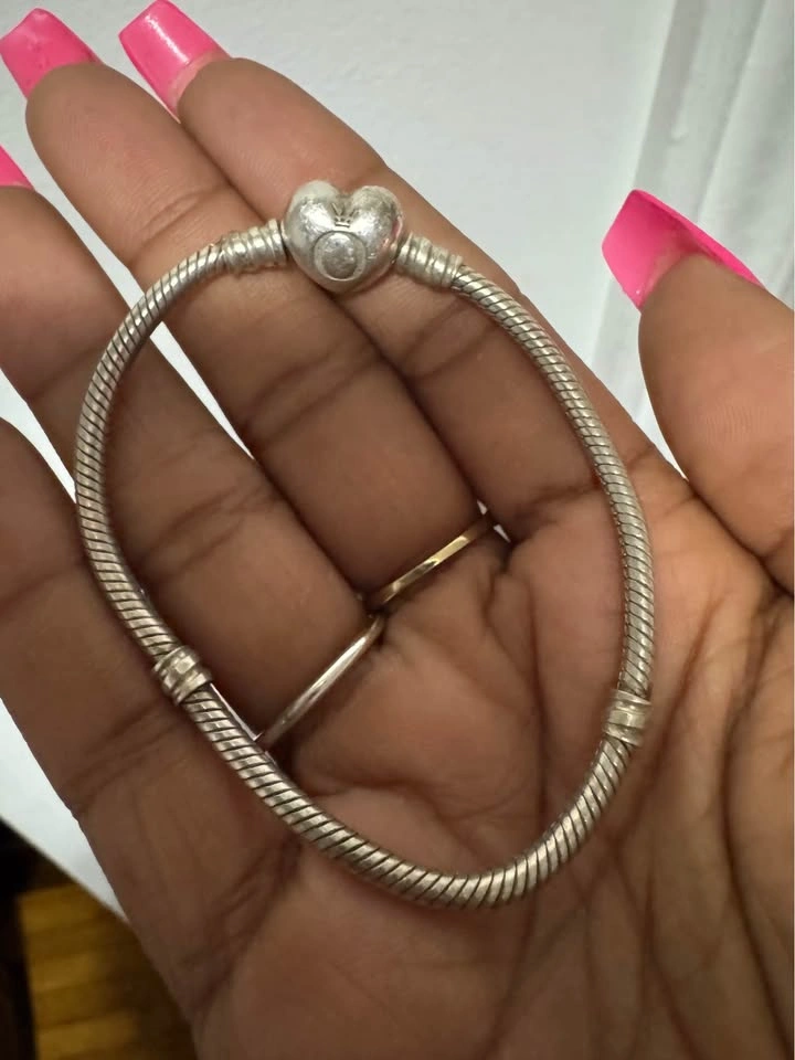 Size 6.5 Pandora Moments sterling silver heart clasp bracelet - photo 3
