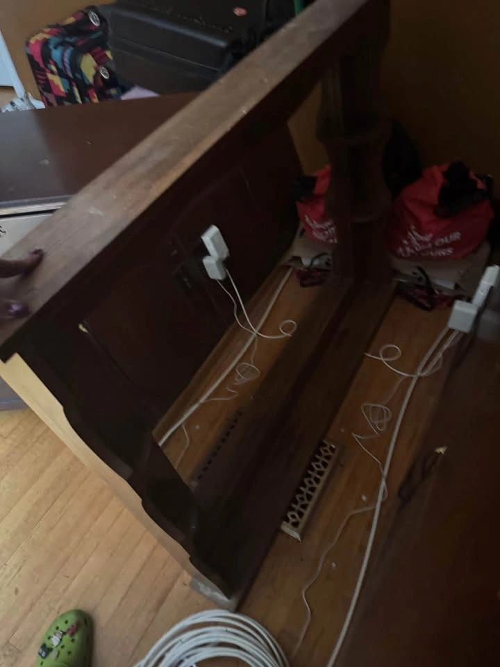 Bedroom dresser and vanity - photo 4