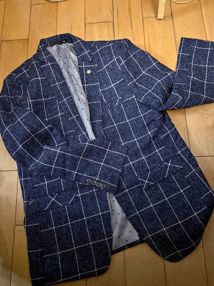 Brand new 3 pieces meds suit. Fits like a size large